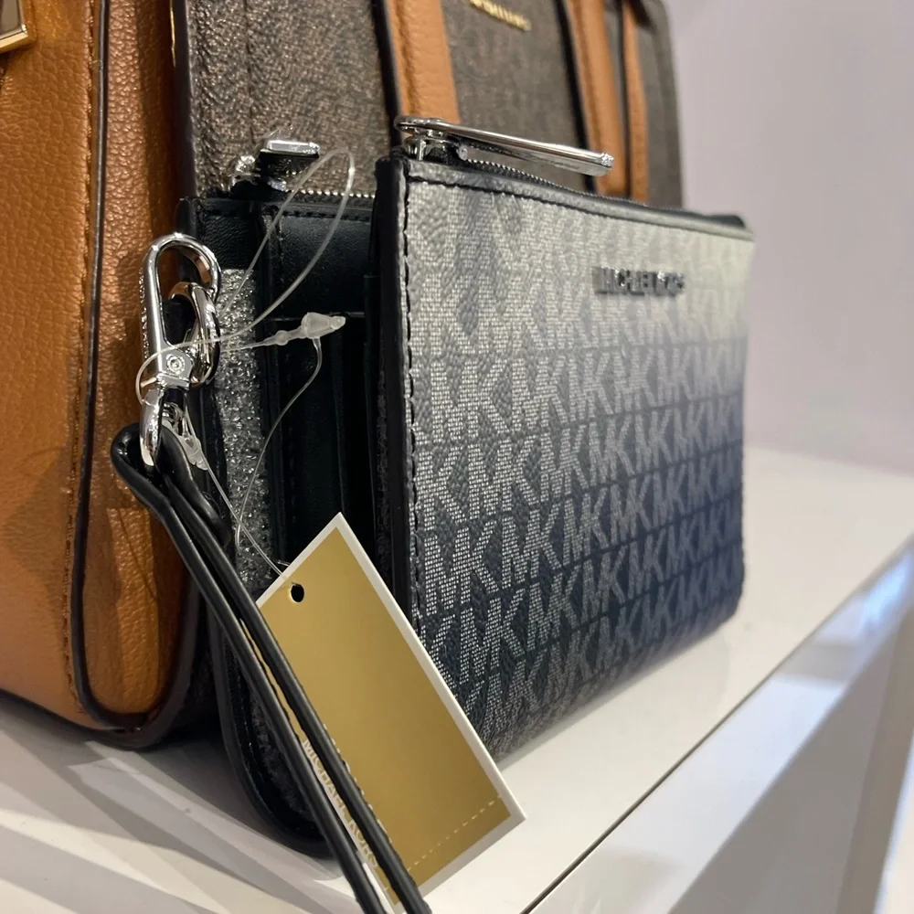 MICHAEL KORS Jet Set Lg Ombré Signature Logo Double Zip Wristlet Wallet 
Black - Picture 5 of 16